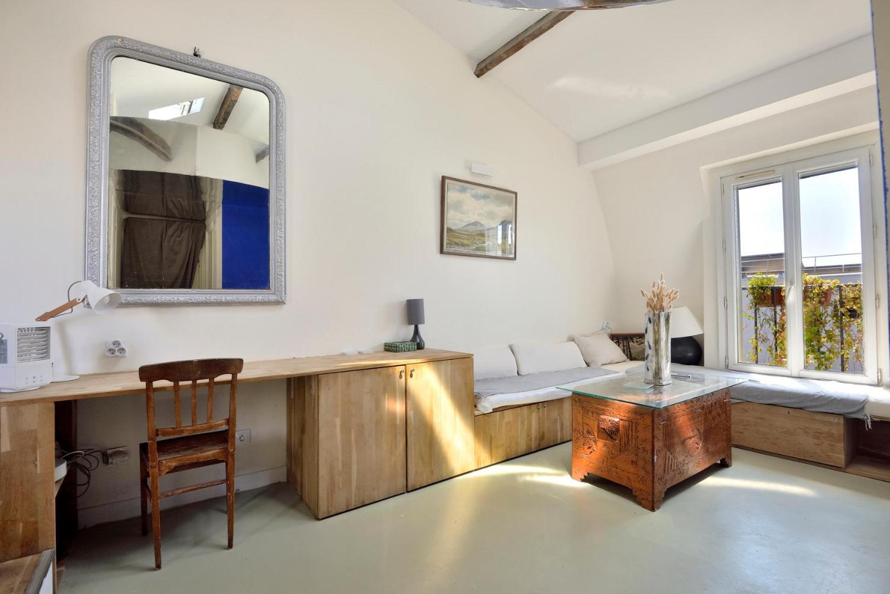 Stylish Attic Conversion Париж Экстерьер фото
